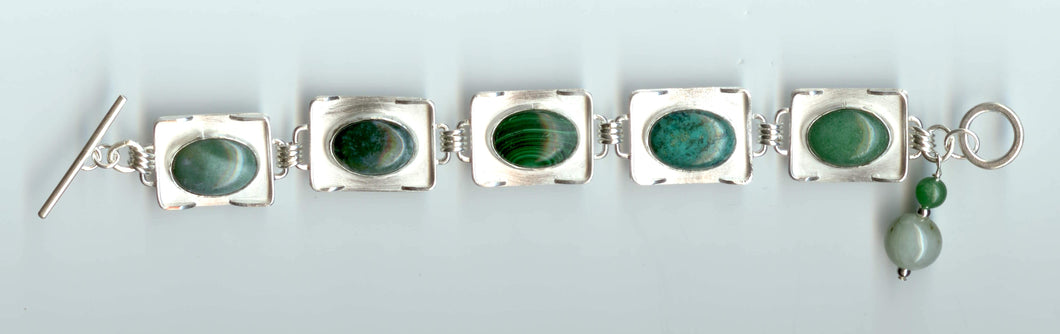 Cabochon bracelet - mixed green stones
